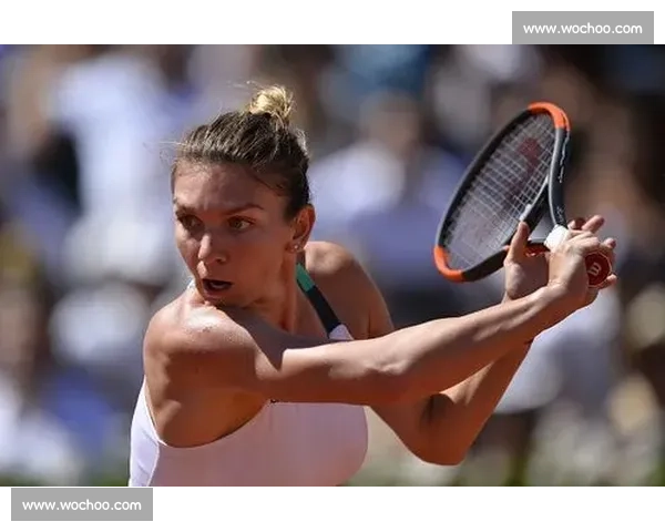 哈勒普比赛中因不适感触胸部引发争议网友热议赛事瞬间